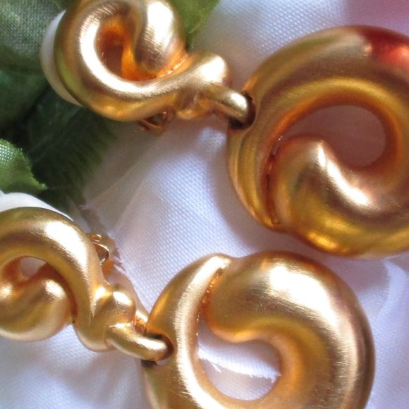๐น๐น CLARA STUDIOS (VINTAGE) GOLD SWIRL CIRCLE EARRINGS โ CLIP-ONS ๐น๐น NWOT - Picture 12 of 15